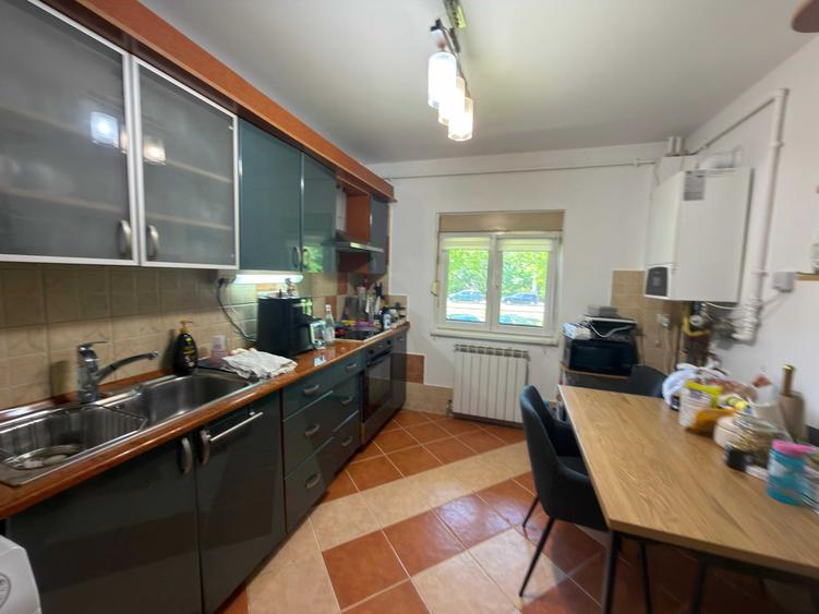 Apartament cu 4 camere decomandat în Ultracentral
