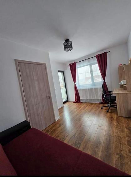 Casă cu 3 camere cu Teren 200 Mp în Central