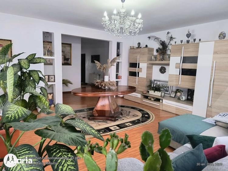 Casă cu 7 camere cu Teren 520 Mp în Mihai Eminescu