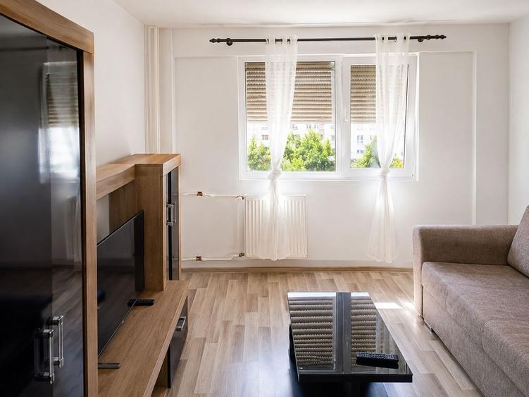 Apartament cu 2 camere semidecomandat, mobilat în Victoriei