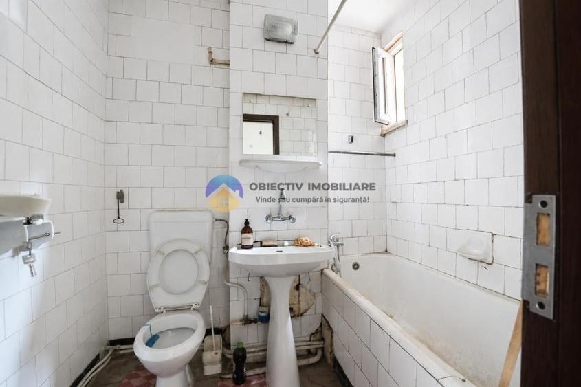 Apartament cu 3 camere semidecomandat în Mărăței