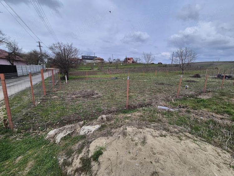 Teren de 861 mp, în Pielești