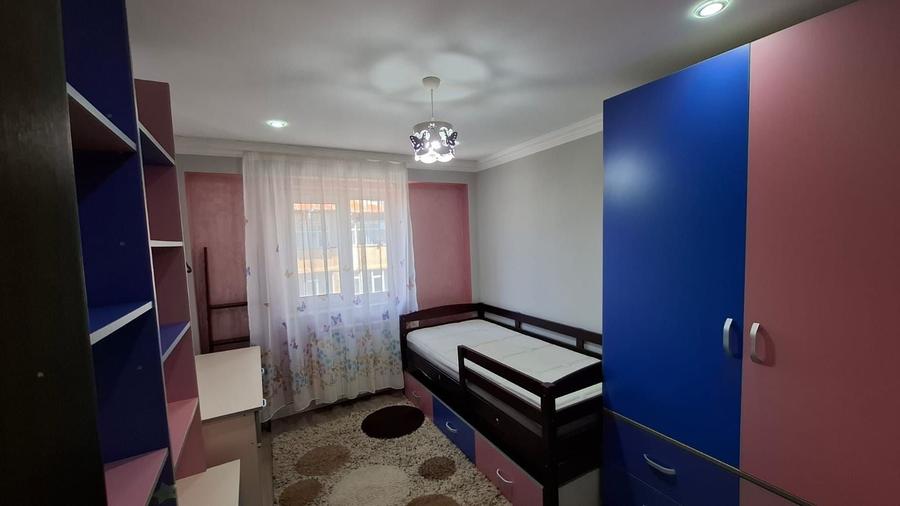 Apartament cu 3 camere decomandat, mobilat în Ultracentral