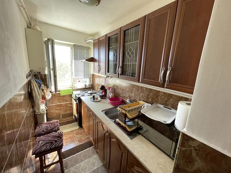 Apartament cu 3 camere decomandat, mobilat în Girocului