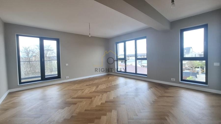 Apartament cu 3 camere decomandat în Băneasa