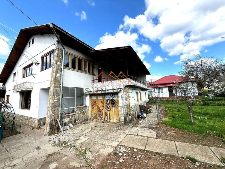 Casă cu 8 camere cu Canalizare în Câmpinița