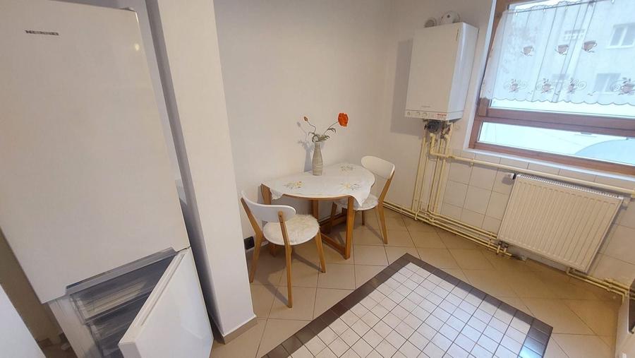 Apartament cu 3 camere semidecomandat, mobilat în Gheorgheni