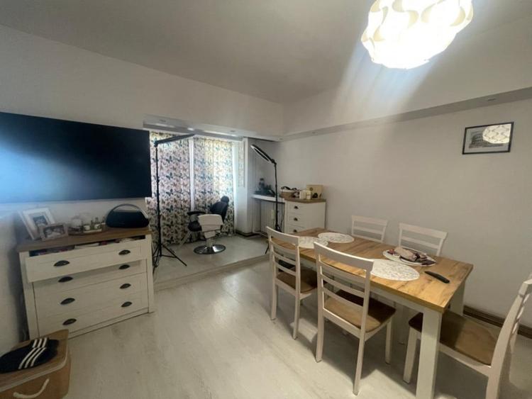 Apartament cu 3 camere în Brazda lui Novac