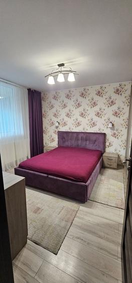 Apartament cu 3 camere decomandat, mobilat în Titan
