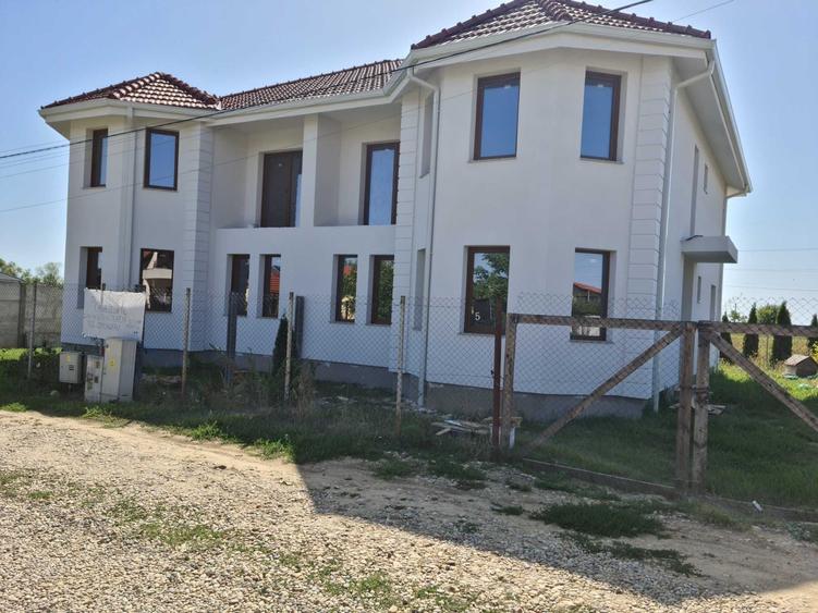 Casă cu 3 camere cu Teren 150 Mp în Central