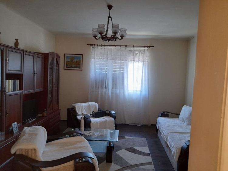 Casă individuală cu 4 camere cu Canalizare în Gheorghe Doja