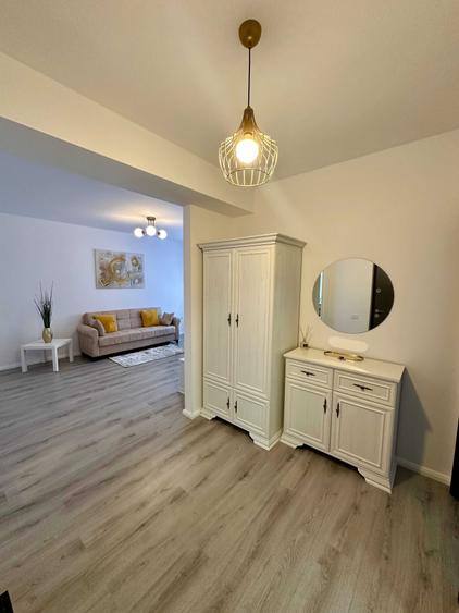 Apartament cu 2 camere decomandat în 1 Decembrie