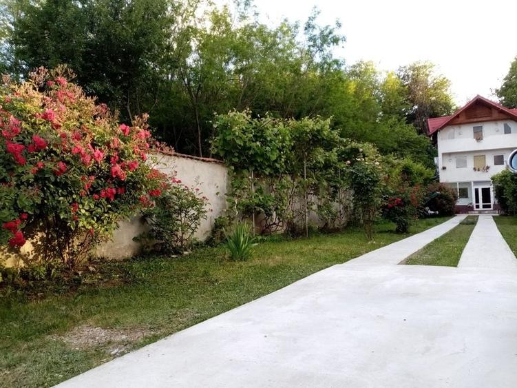 Casă cu 4 camere în Prundu