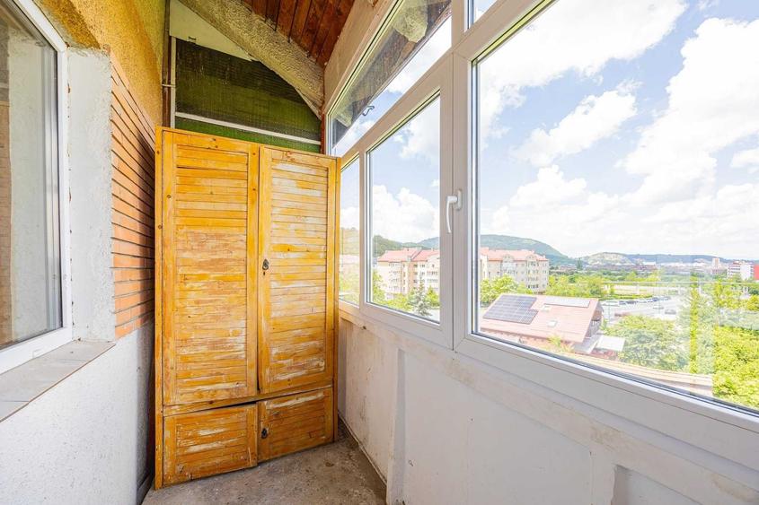 Apartament cu 3 camere decomandat în Timișu de Jos