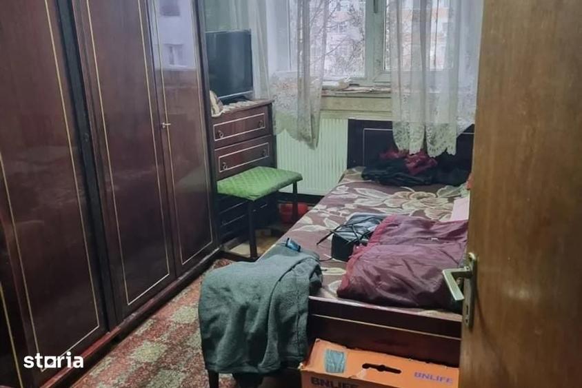 Apartament cu 4 camere semidecomandat în Trivale