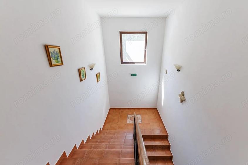 Casă cu 12 camere cu Teren 5028 Mp în Poiana