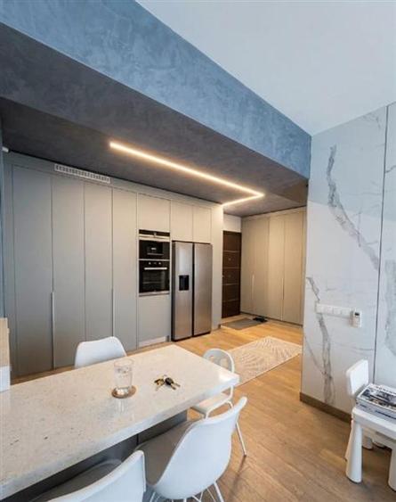 Apartament cu 3 camere semidecomandat în Barbu Văcărescu