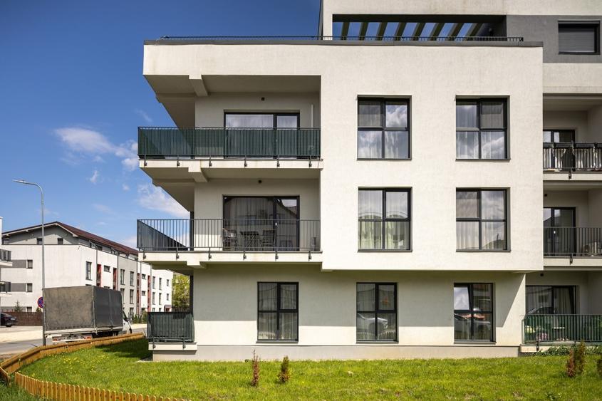 Apartament cu 3 camere decomandat, mobilat în Tractorul
