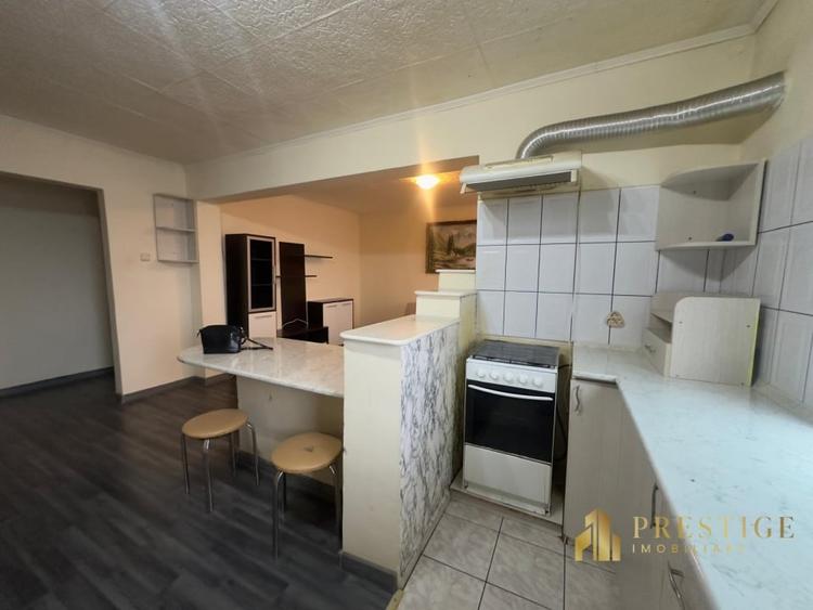 Apartament cu 3 camere decomandat, mobilat în Nufărul