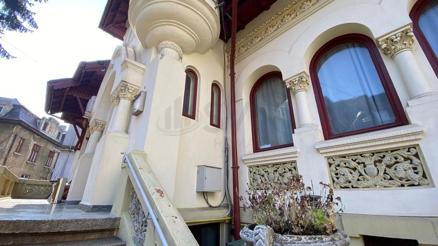Casă individuală cu 10 camere cu Canalizare în Cișmigiu