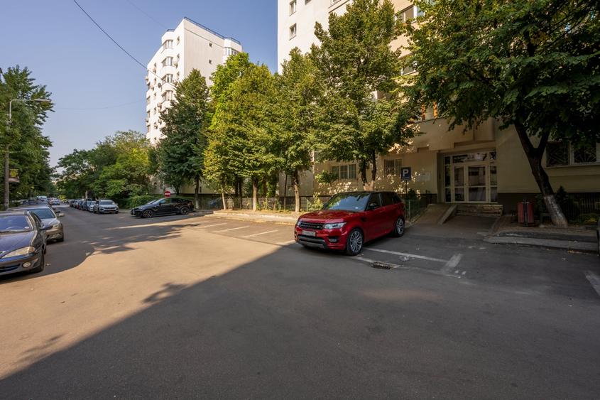 Apartament cu 3 camere decomandat, mobilat în Decebal