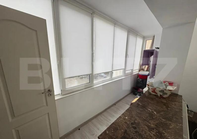 Apartament cu 4 camere semidecomandat, mobilat în Piața Centrală