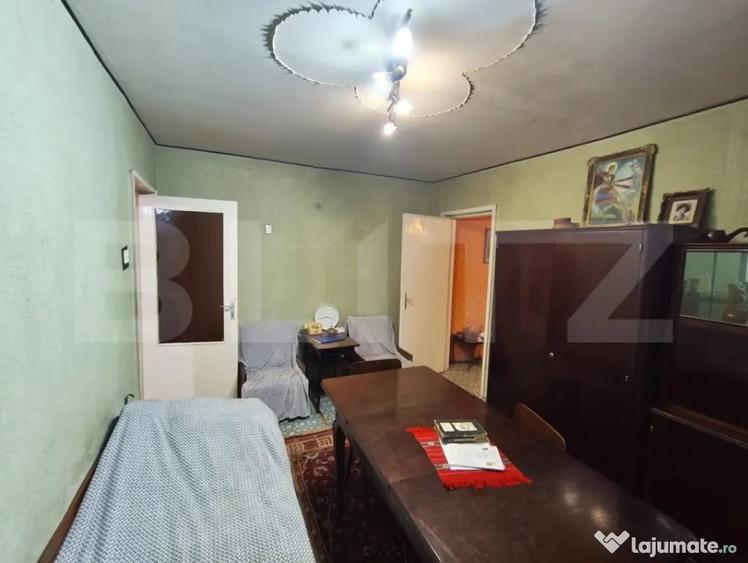 Apartament cu 3 camere semidecomandat în Nufărul