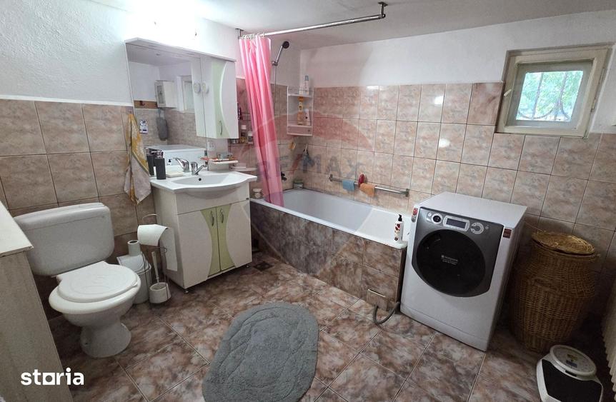 Casă cu 3 camere cu Teren 5800 Mp în Central