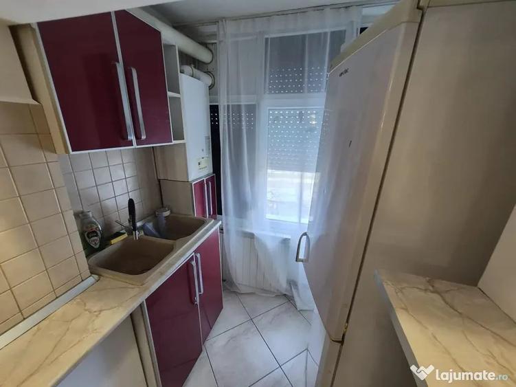 Apartament cu 3 camere decomandat în Micro 16