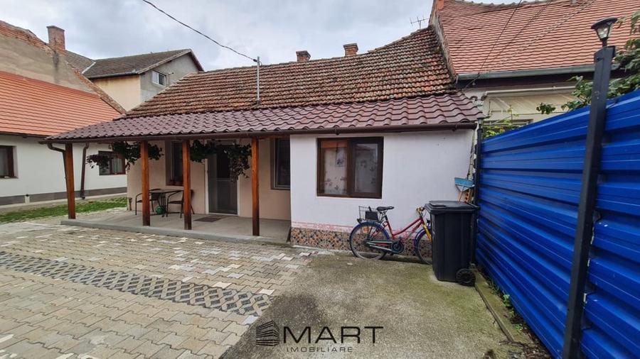 Casă cu 2 camere cu Teren 200 Mp în Central