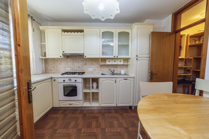 Apartament cu 3 camere decomandat, mobilat în Giulești
