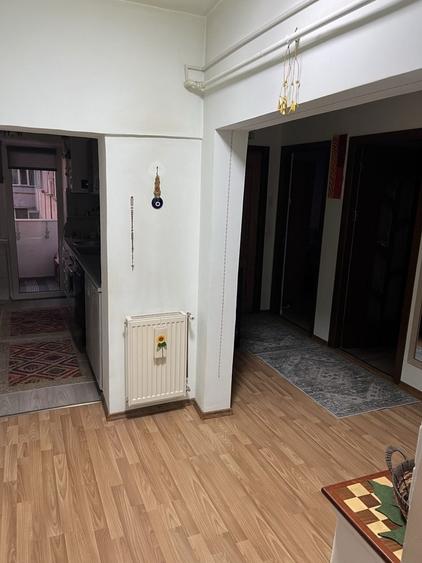 Apartament cu 3 camere decomandat în Exterior Vest