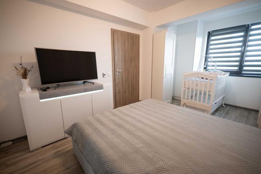 Apartament cu 3 camere decomandat, mobilat în Girocului