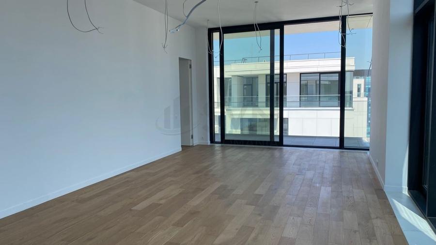 Penthouse cu 4 camere semidecomandat în Cotroceni