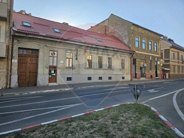 Casă cu 3 camere cu Teren 650 Mp în Central