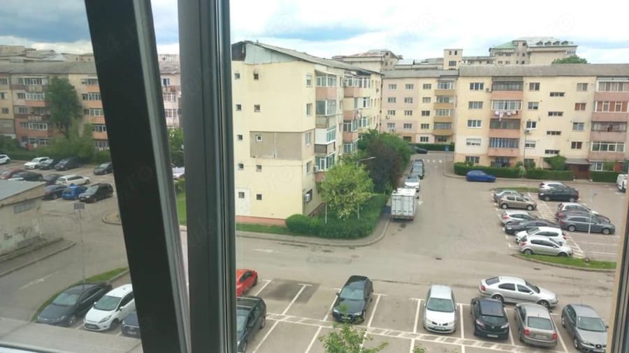 Apartament cu 2 camere semidecomandat în Micro 11
