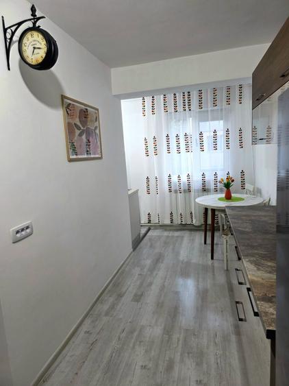 Garsonieră decomandată în Sud