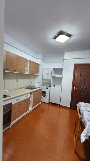 Apartament cu 3 camere decomandat în Drumul Taberei