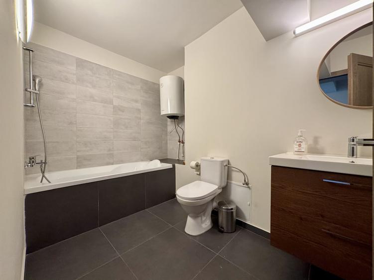 Apartament cu 4 camere decomandat, mobilat în Unirii