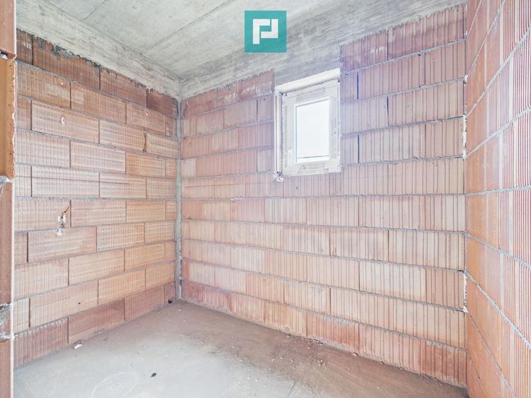 Duplex cu 4 camere cu Canalizare în Giarmata