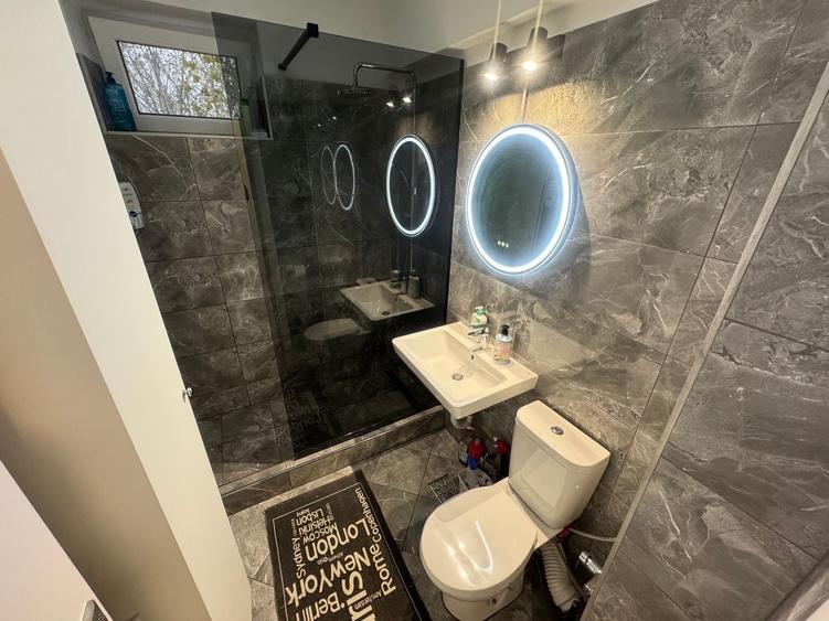 Apartament cu 3 camere decomandat, mobilat în Faleza Nord