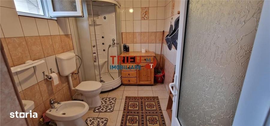 Casă cu 5 camere cu Teren 300 Mp în Central