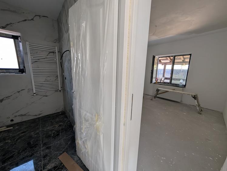Casă individuală cu 4 camere cu Canalizare în Central