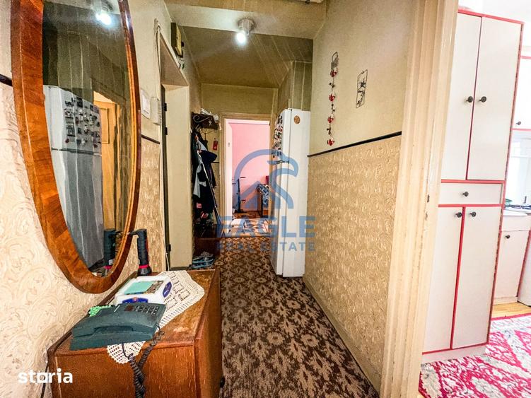 Apartament cu 3 camere semidecomandat în Central
