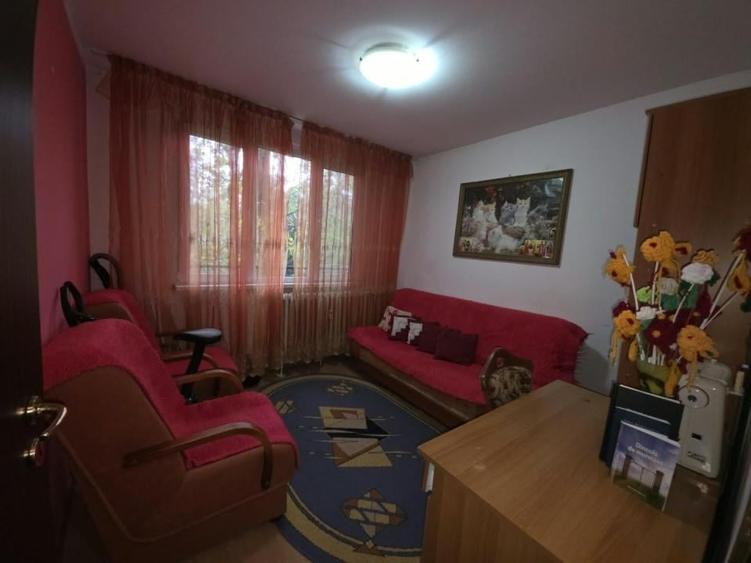 Apartament cu 4 camere în Drumul Taberei