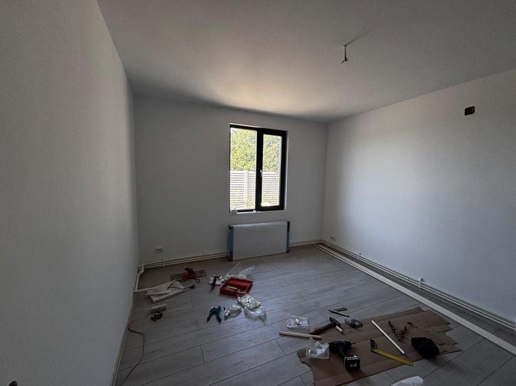 Casă cu 3 camere în Vadu Pașii