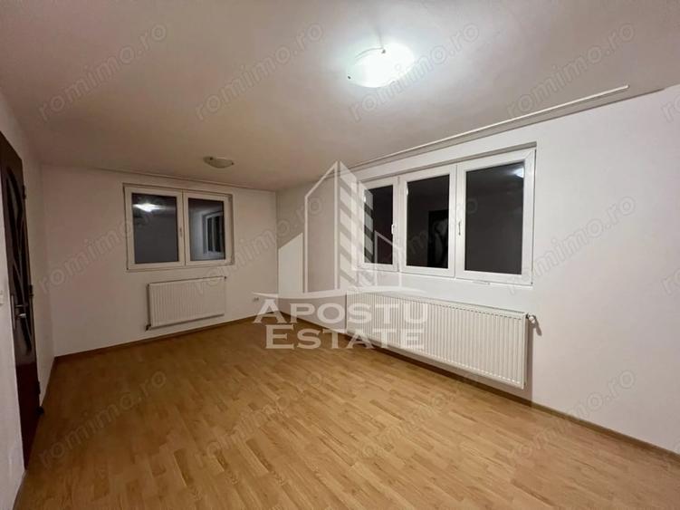 Casă cu 5 camere cu Teren 500 Mp în Moșnița Nouă