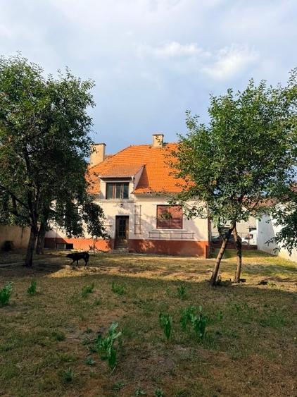 Casă individuală cu 5 camere cu Canalizare în Central