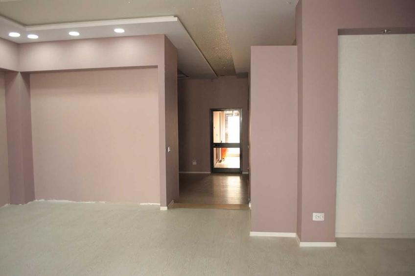 Spațiu comercial, de 240 mp, în Central