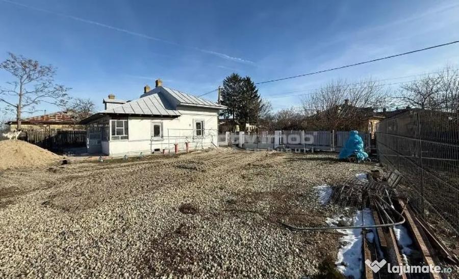 Casă cu 3 camere cu Teren 900 Mp în Central